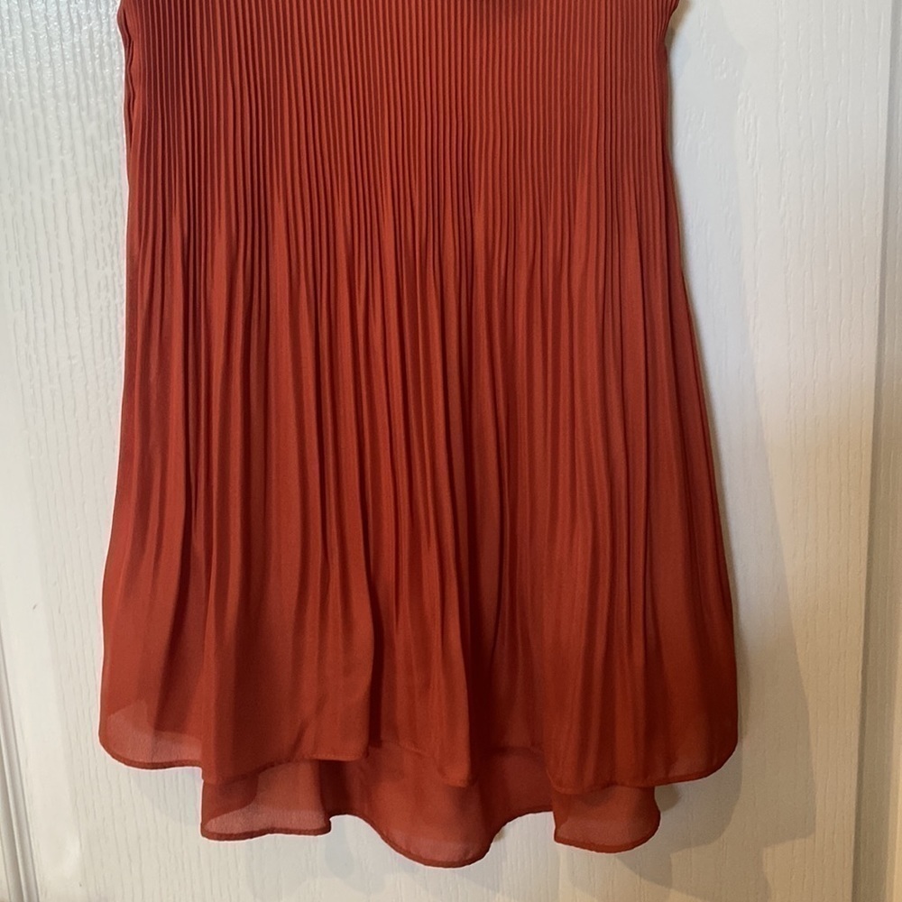 Cable and Gauge Short sleeve ruffled hi neck and pleated Hi low hem NWT - Picture 3 of 5